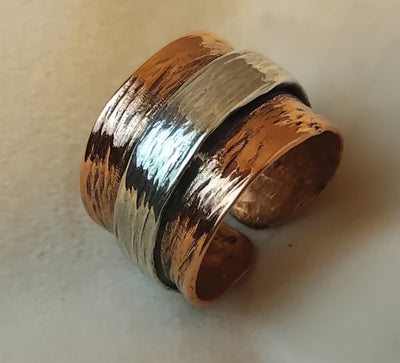 Anello rame e argento “Rodelinda” – battitura lunga