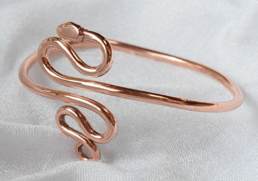 Bracciale in rame battuto “Aspis”